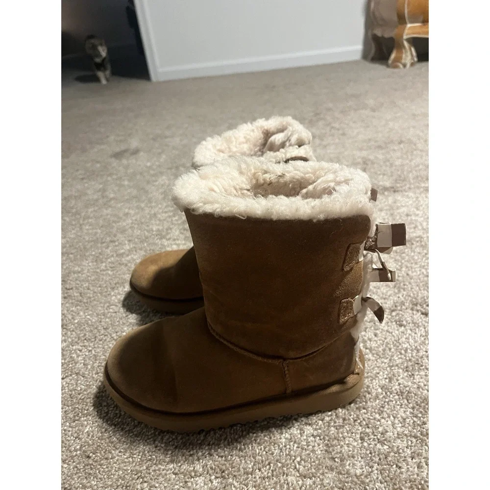 UGG Kid Classic  SHORT BAILEY‎ BOW STRIPE CHESTNUT BOOT US 3